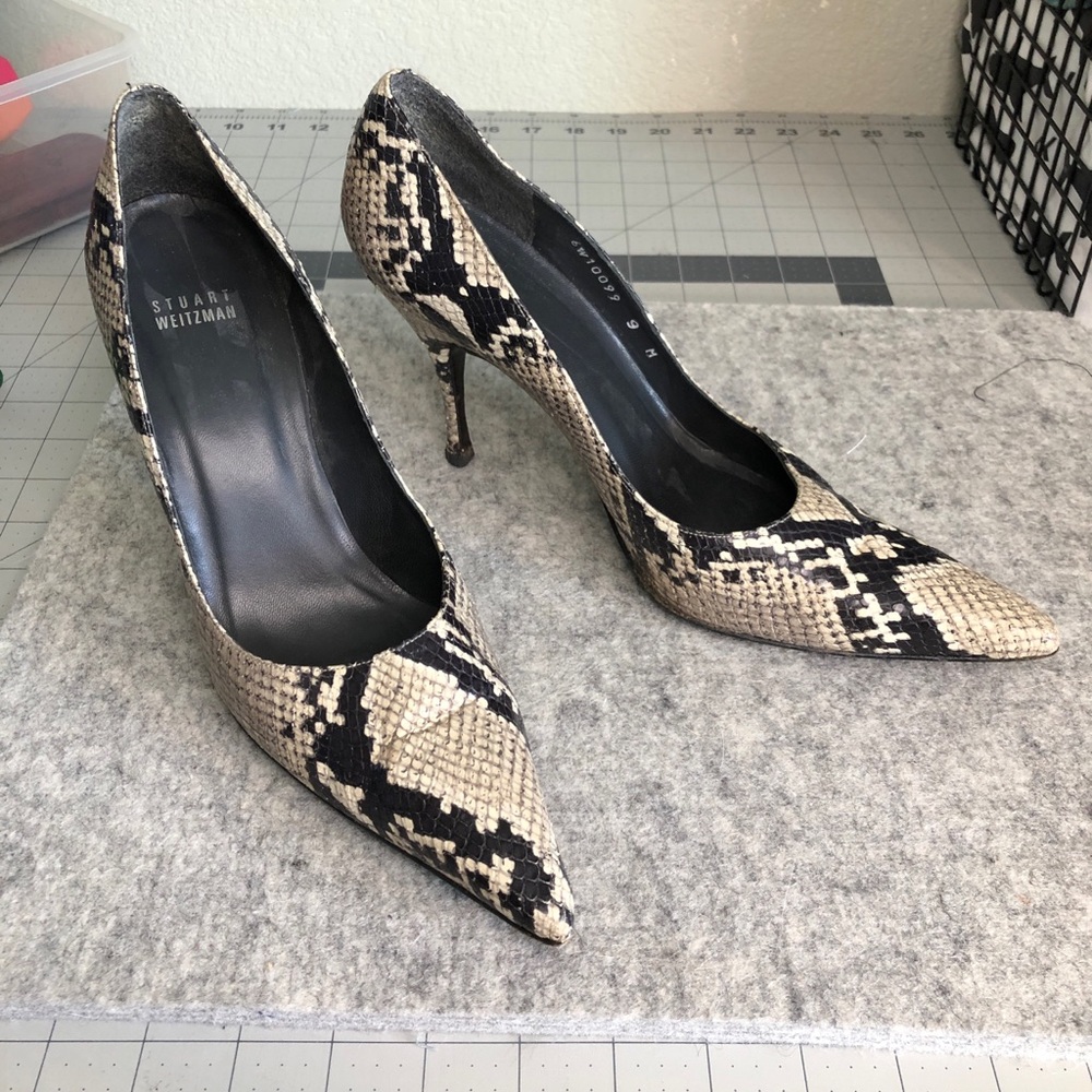 Stuart Weitzman Size 9m Snakeskin Pumps